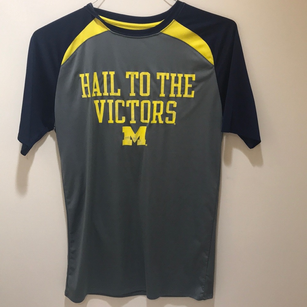 University of Michigan T shirt. Knights apparel.